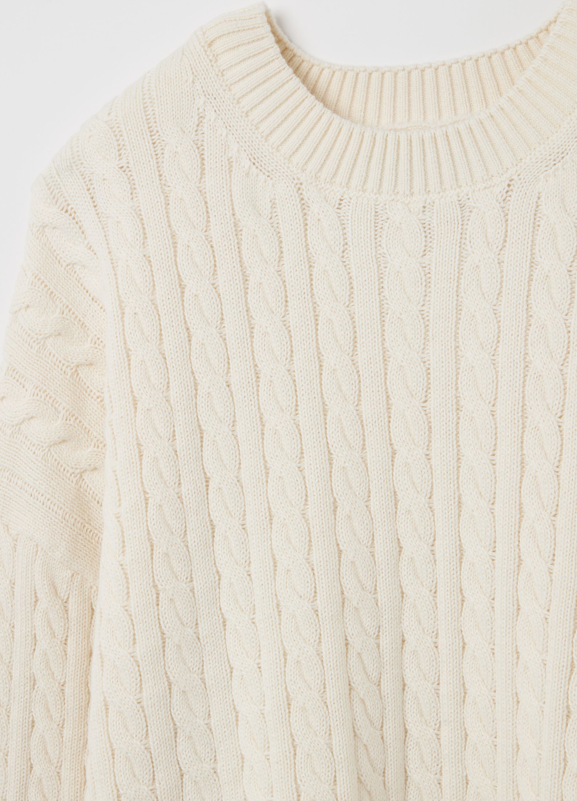 Jersey de canalé con punto trenzado