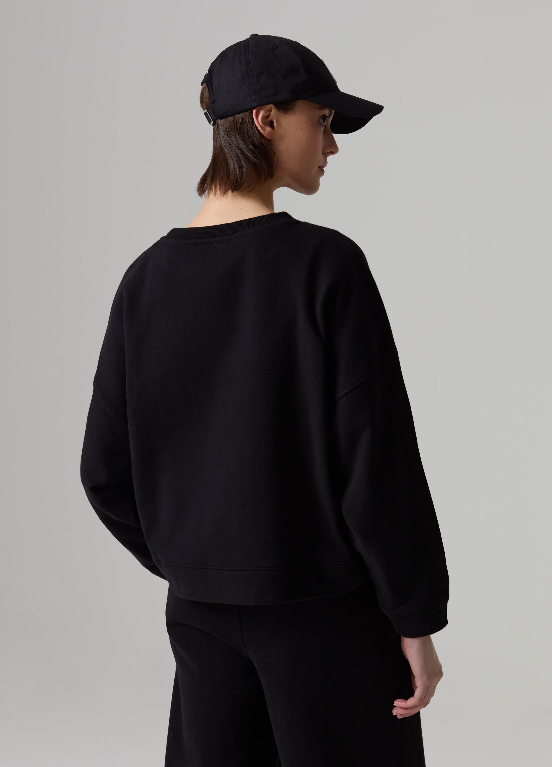 Oversized sweatshirt with round neck