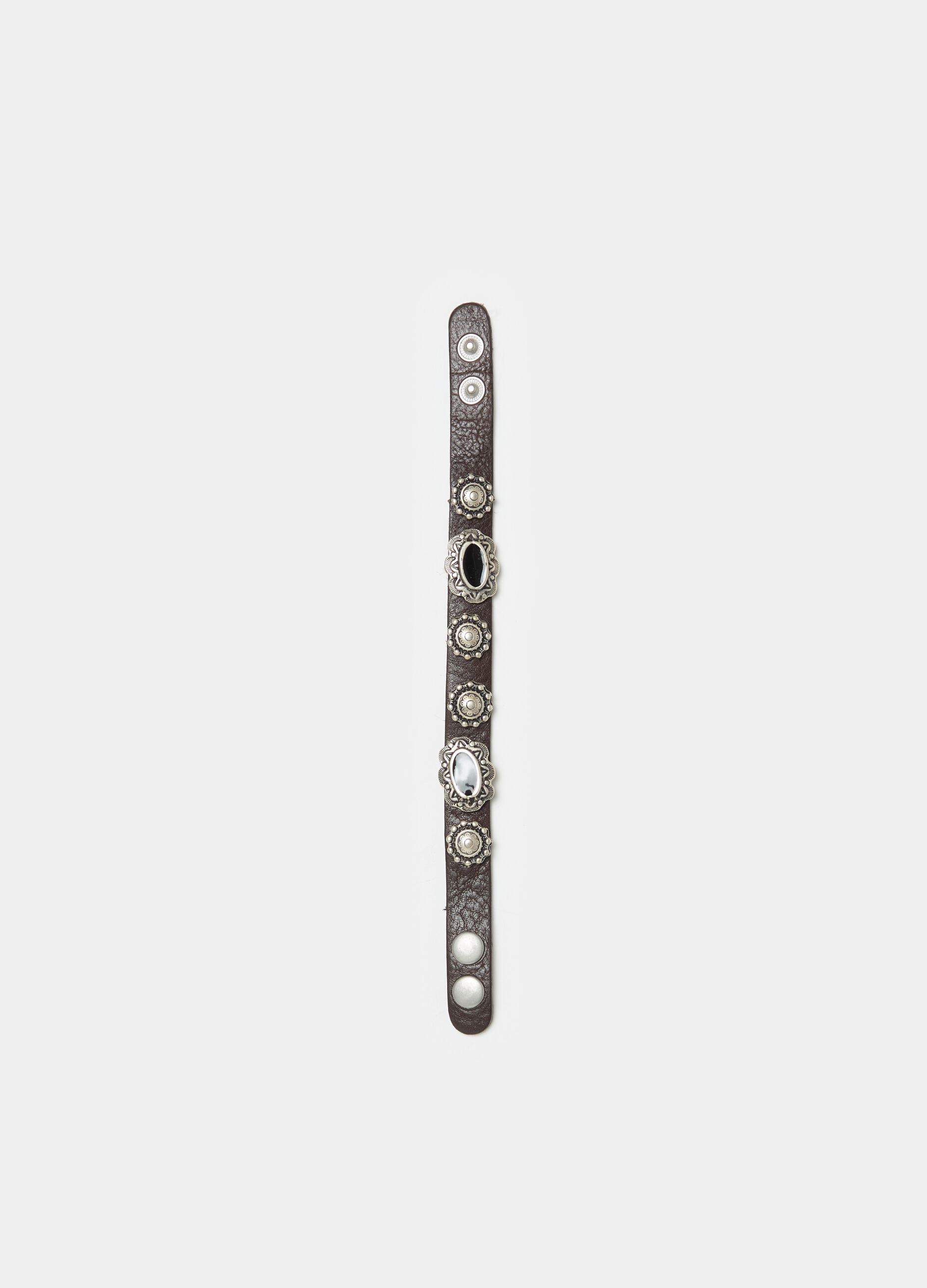 Pulsera de piel con conchos_2
