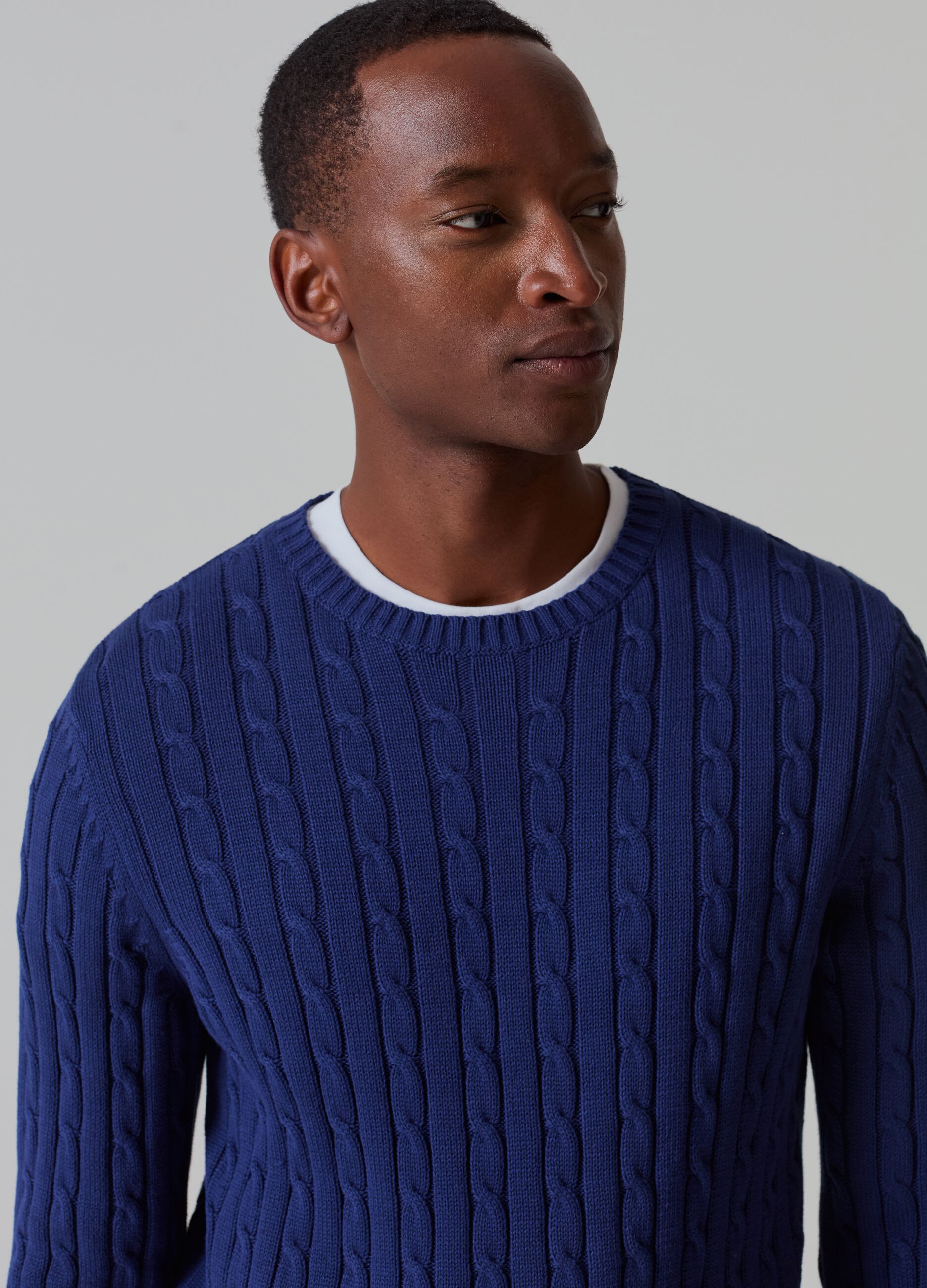 Ribbed pullover with cable-knit motif_1