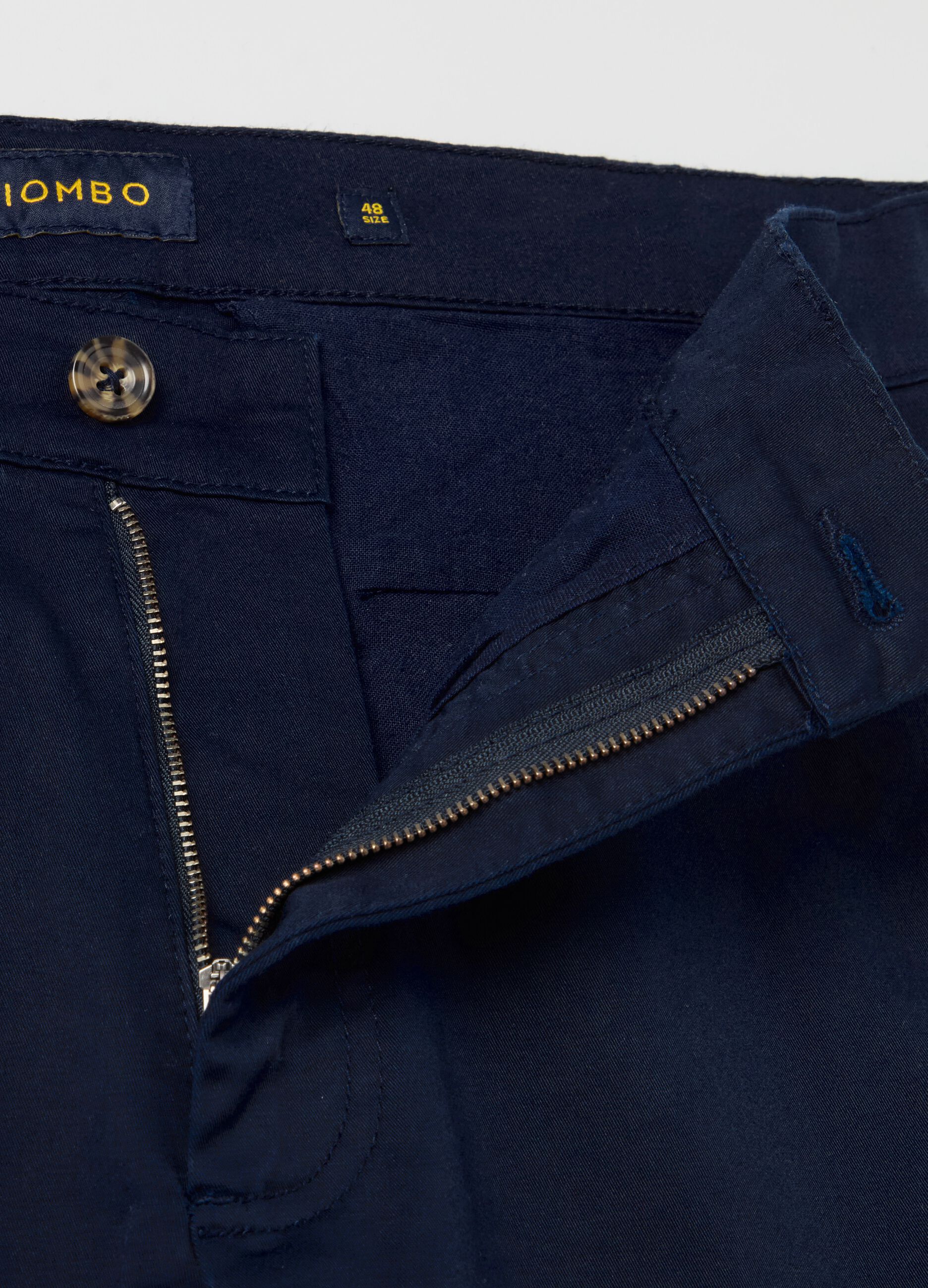 Slim-fit chinos in stretch twill_5