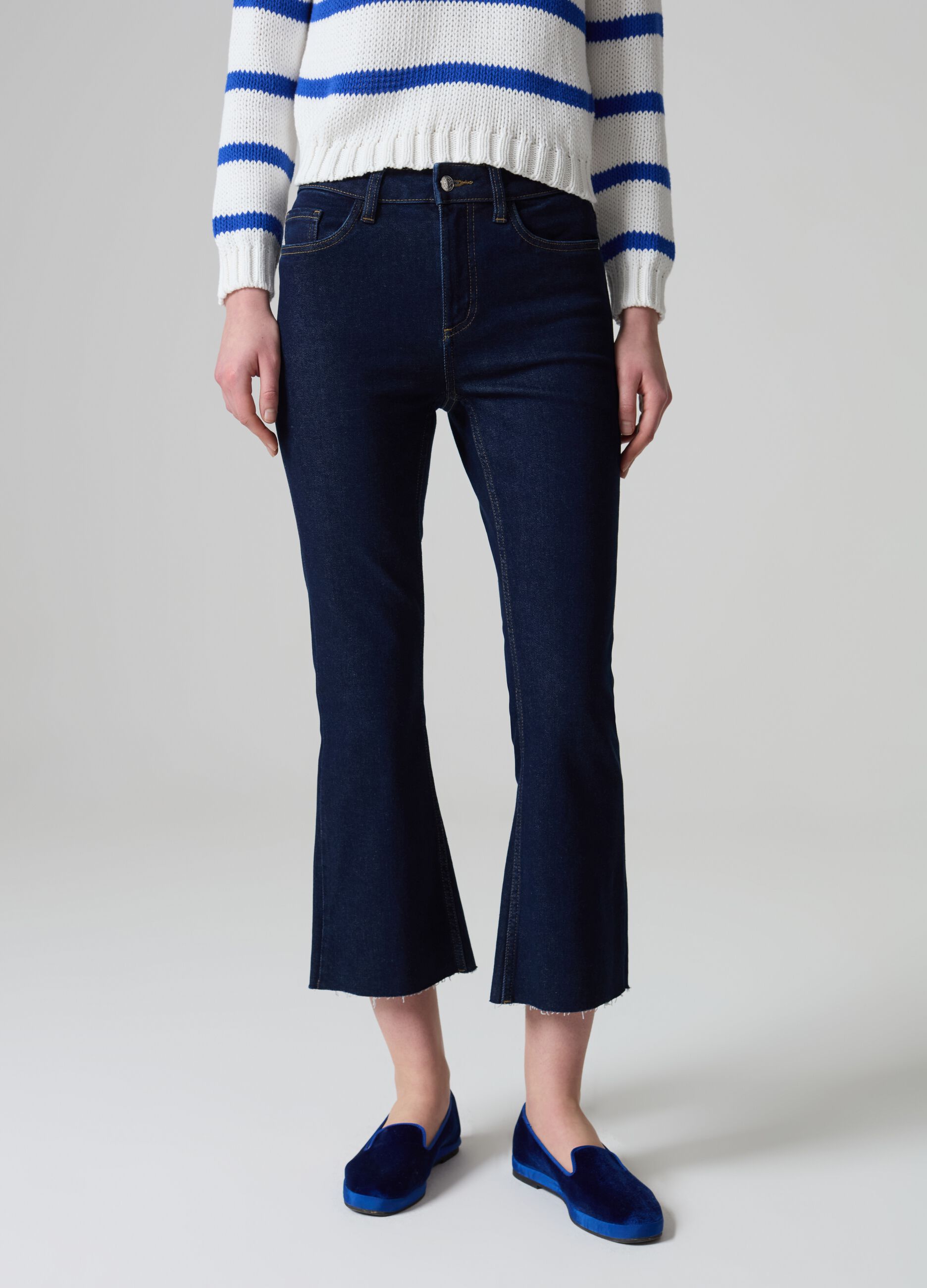 Flare-fit crop jeans with raw edging