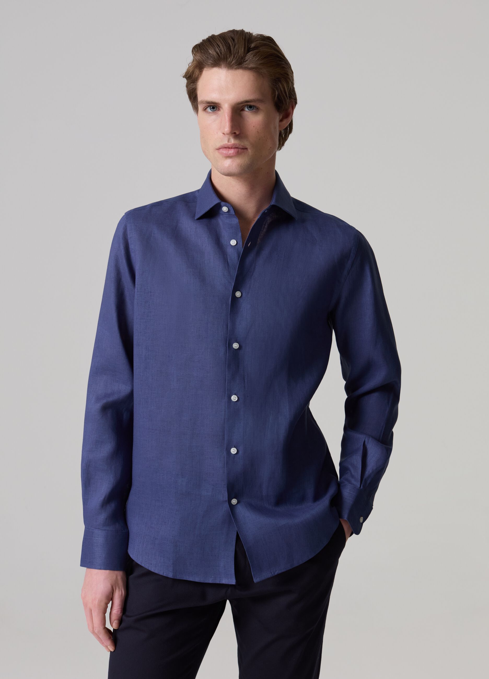Contemporary shirt in linen_0