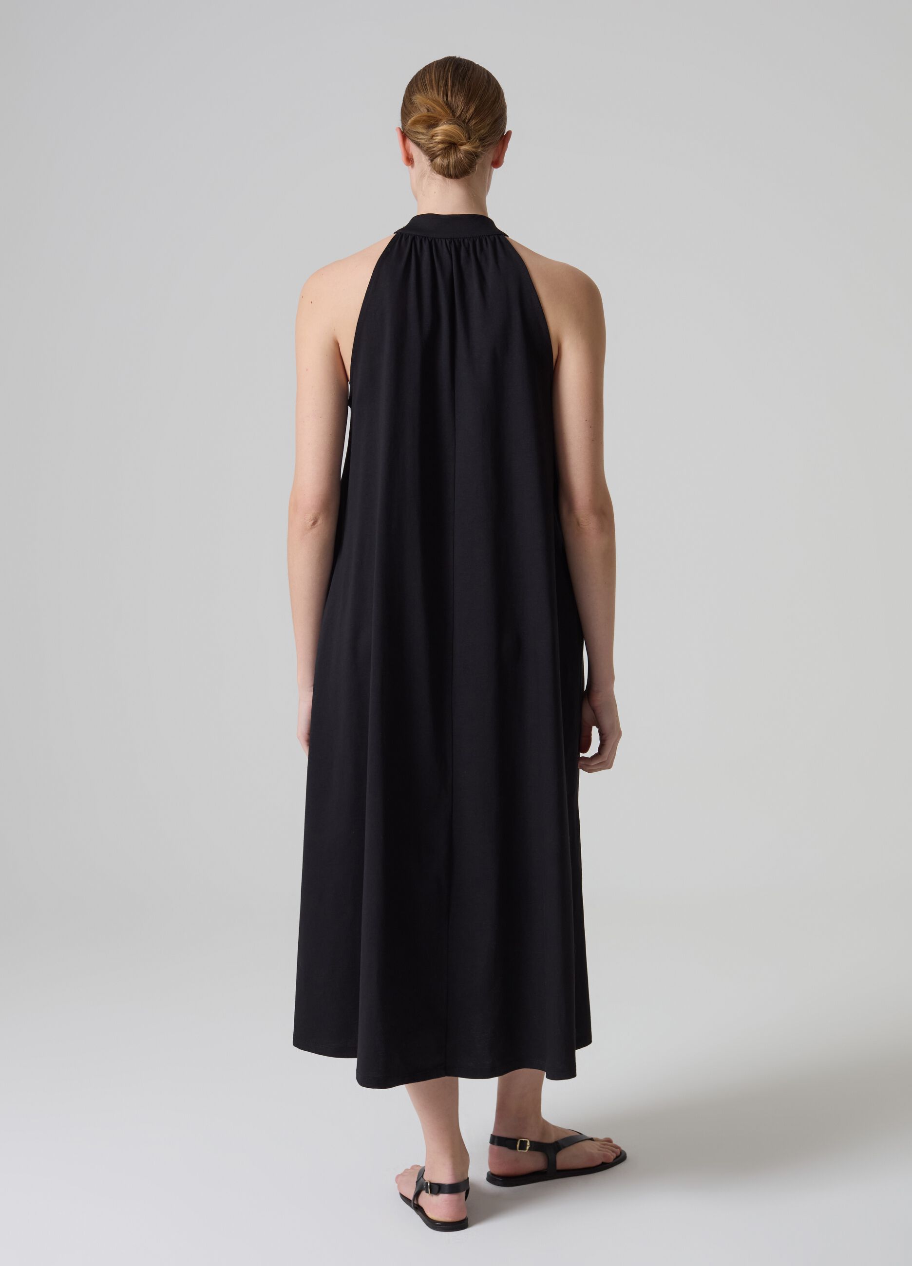 Vestido largo con cuello halter Contemporary_2