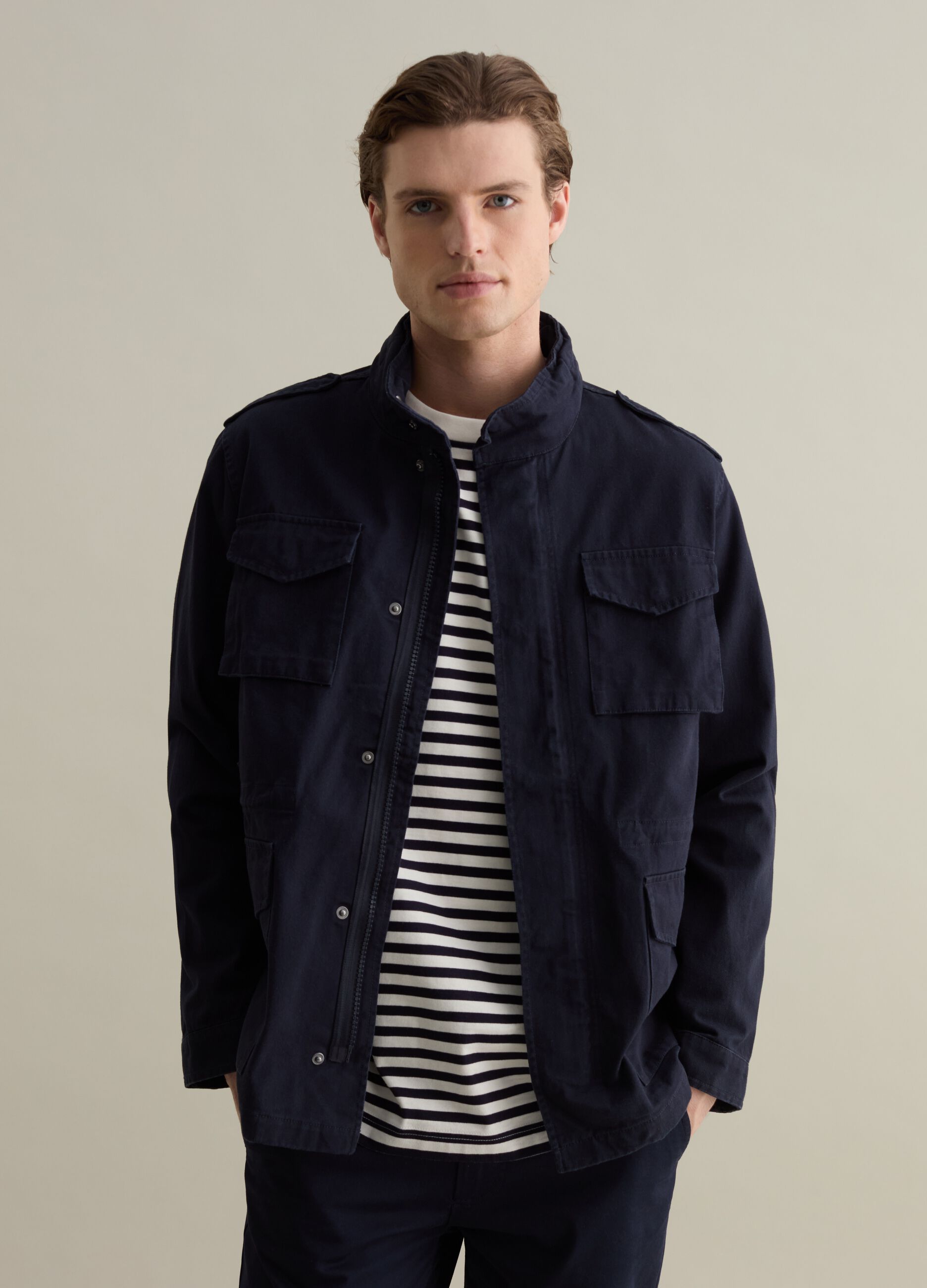Short safari jacket with internal hood