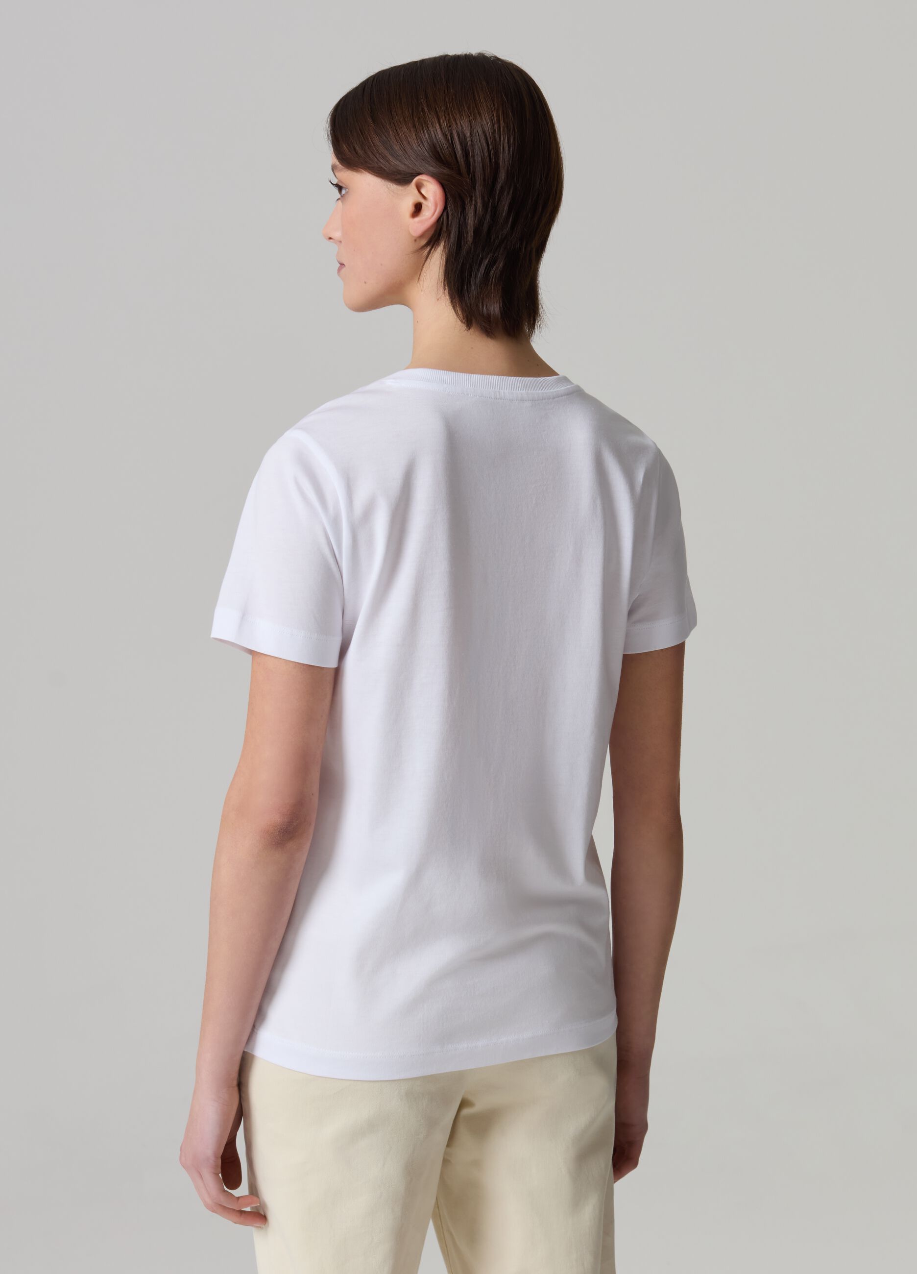 Camiseta de algodón con cuello de pico_2