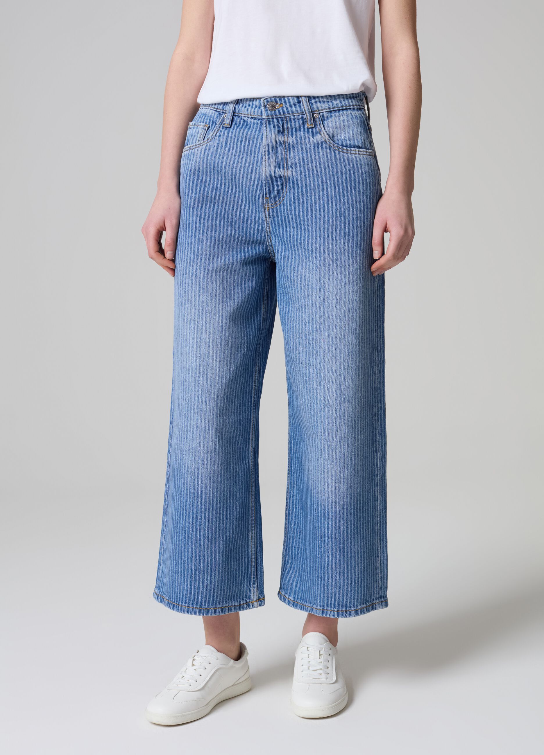 Wide-leg crop jeans with striped laser print_1
