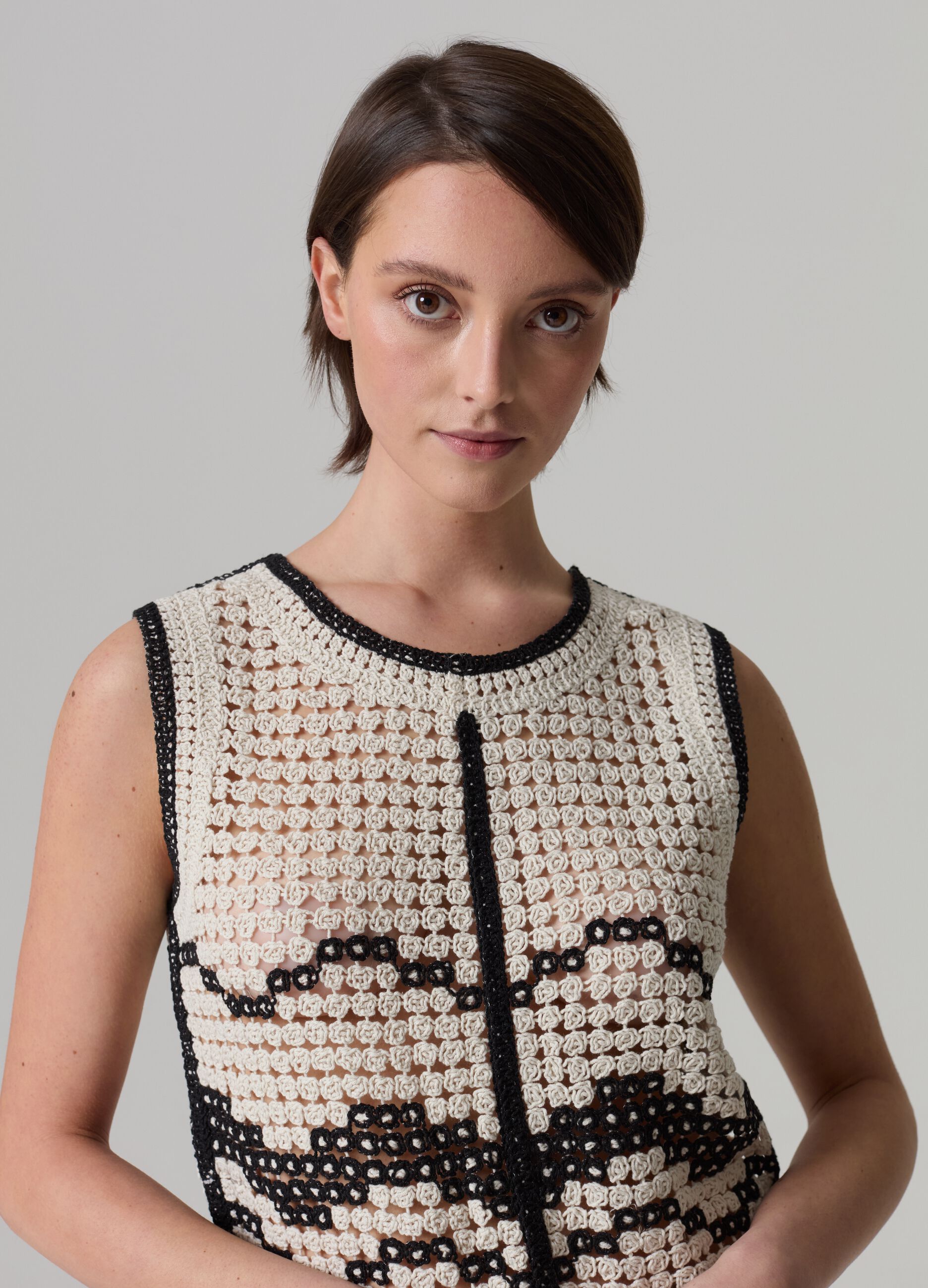 Crochet tank top with wavy motif