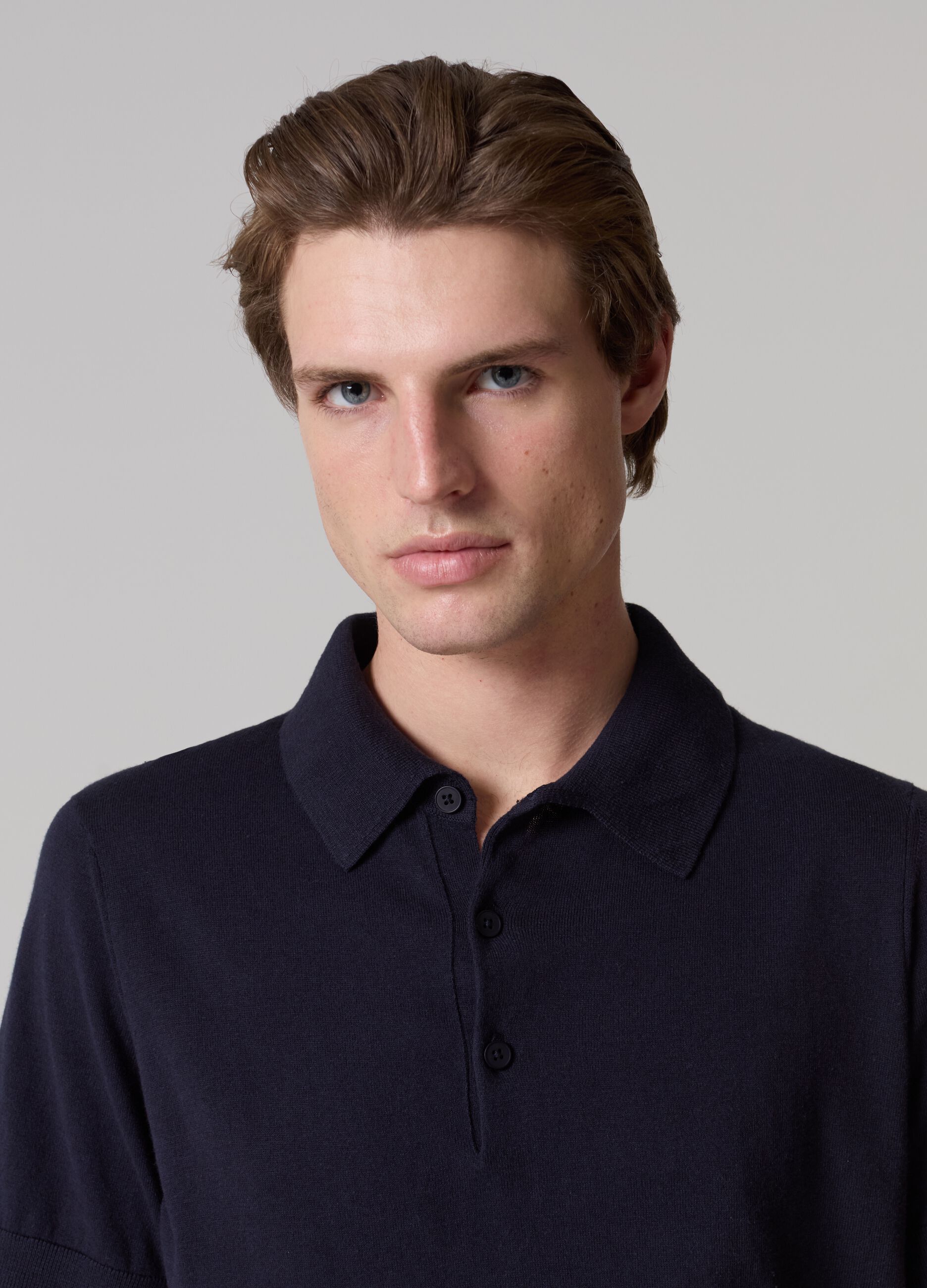 Contemporary solid colour polo shirt_2