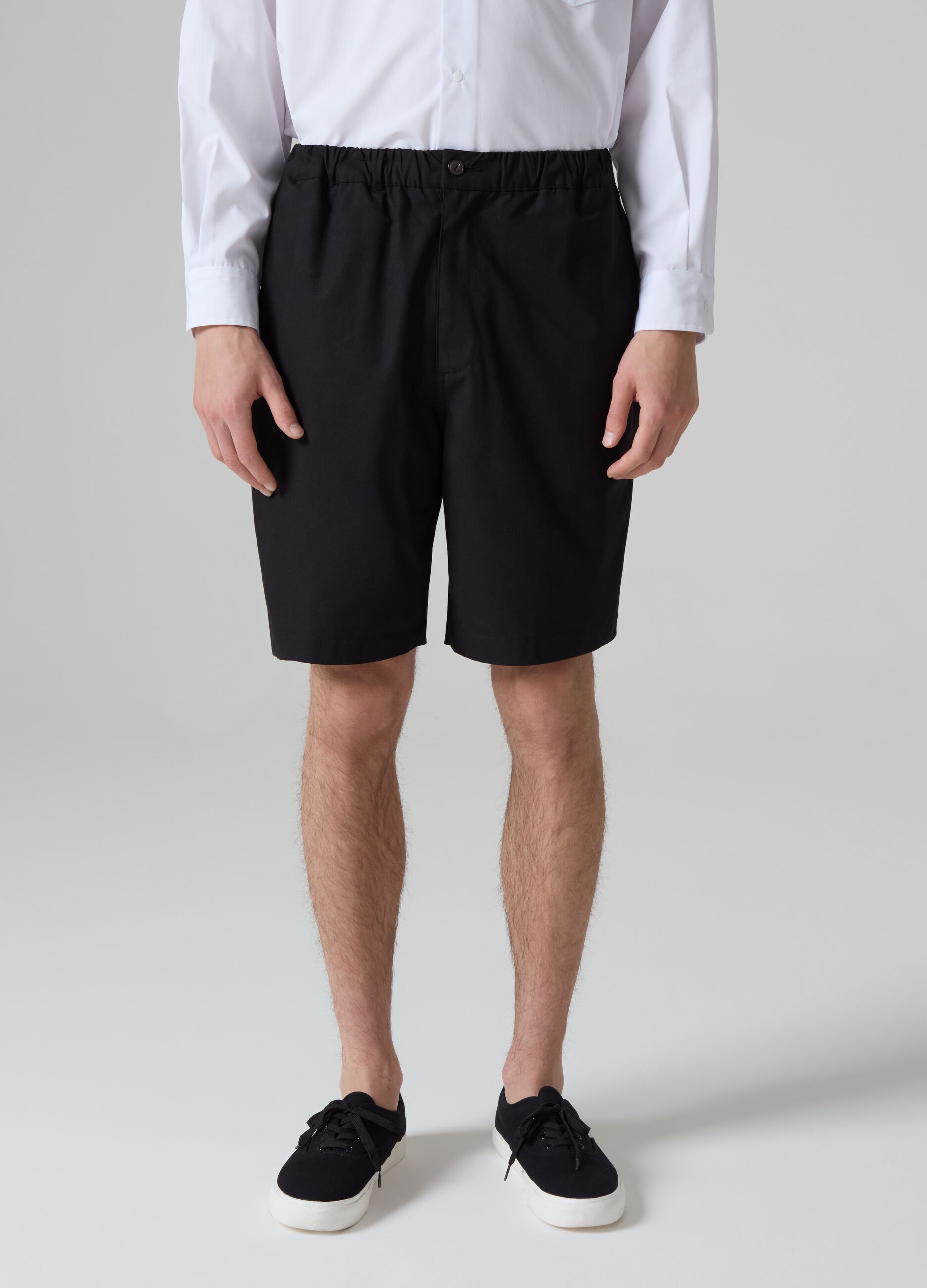 Selection solid colour Bermuda shorts_1